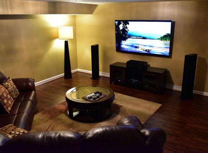 tv-mount-yellow-walls